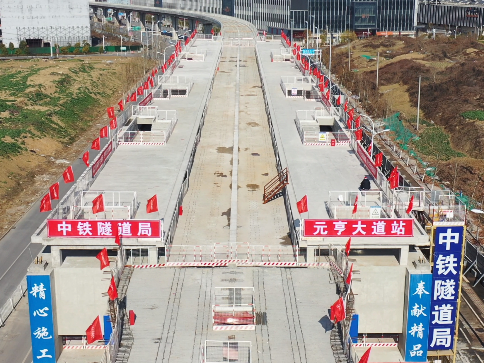 合肥轨道交通4号线南延线周公山路站、元亨大道站、周公山路站~元亨大道站高架区间顺利通过子单位工程预验收，为合肥市轨道交通三期建设首个完成子单位工程预验收单位。 (1)_副本.jpg