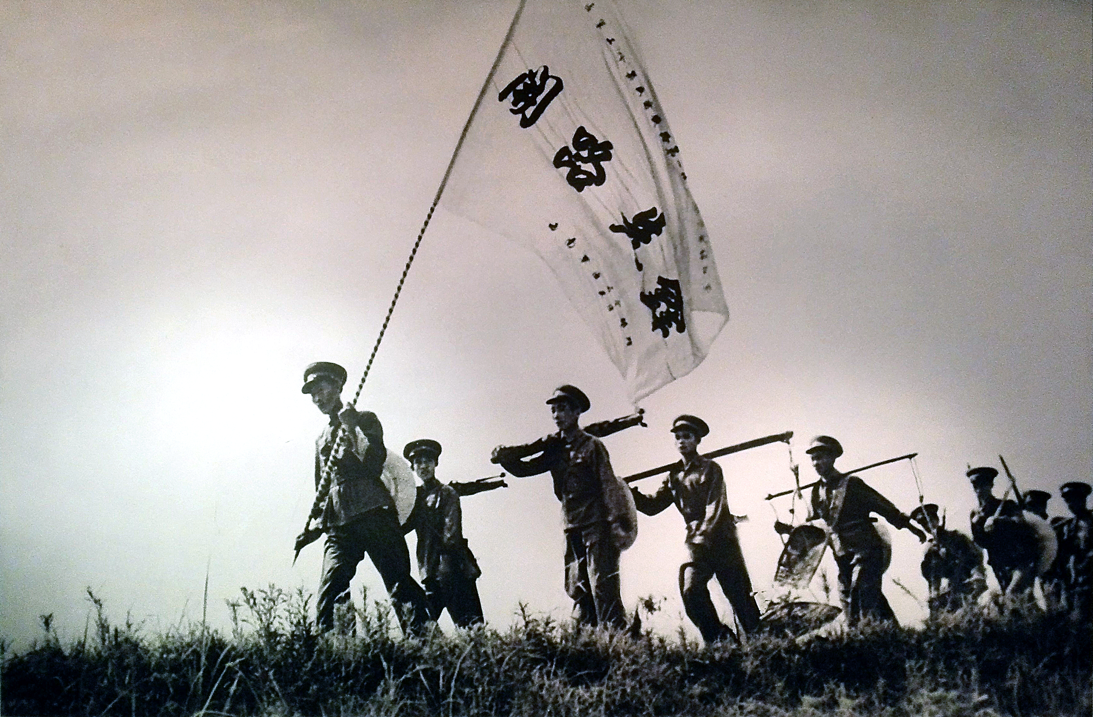 上个世纪60年代，中国中铁老一辈建设者奔赴成昆铁路沙木拉达隧道施工现场，中国中铁隧道局供图.jpg